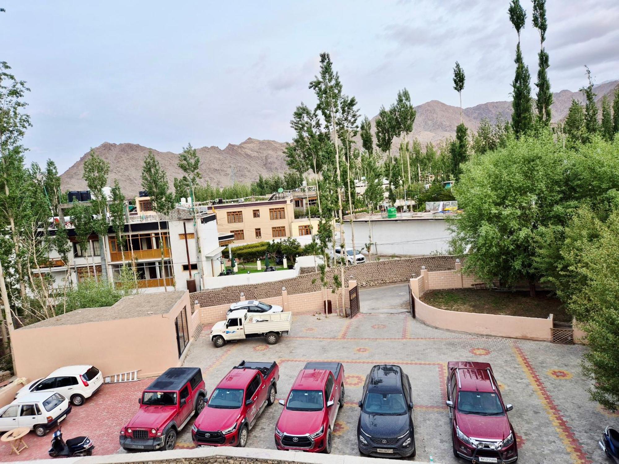 Hotel Palam Hills Leh Buitenkant foto