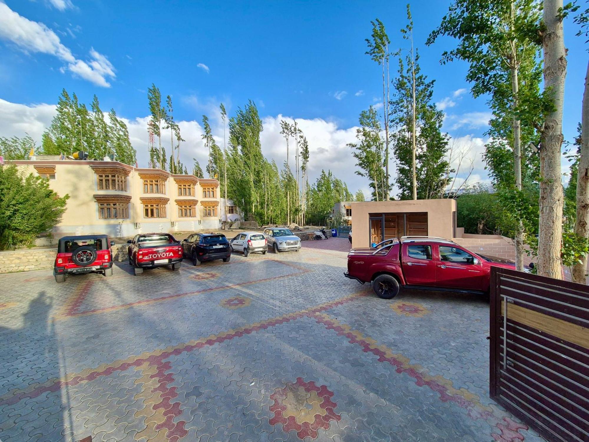 Hotel Palam Hills Leh Buitenkant foto